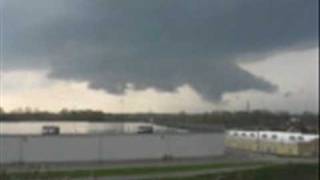 preview picture of video 'Wall cloud IN BEDFORD!!!!'