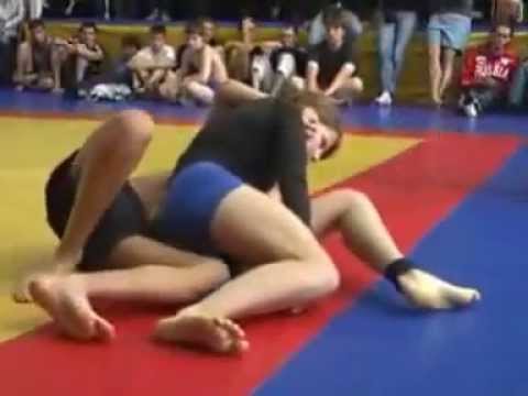 マリアという総合女子格闘家が対戦相手の男を1分以内にKO！