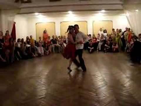  Horacio Godoy  and  Cecilia Garcia  are  dancing  to  the  milonga  "  El Lloron  "