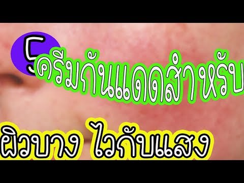 ผู้หญิงที่เป็นผู้ใหญ่ที่มีหน้าอกขนาดเล็ก นมเล็ก ๆ น้อย ๆ ที่หน้าอก