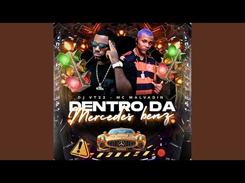 Dentro da Mercedes Benz