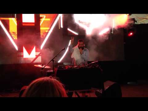 Larry Gus live at Lowlands 2014