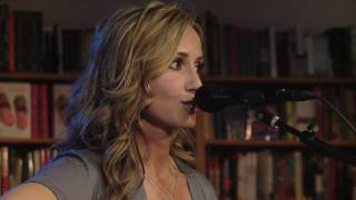 Chely Wright Performs songs from Lifted Off the Ground - Part 2