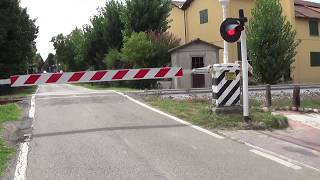 preview picture of video 'Passaggio a livello di via Cimitero in HD - Massalombarda'
