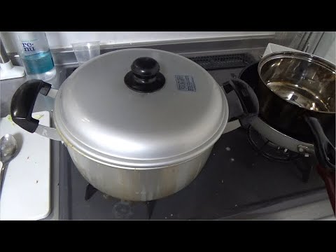 もつ煮込み反省会会場　前の方から詰めてお座り下さい