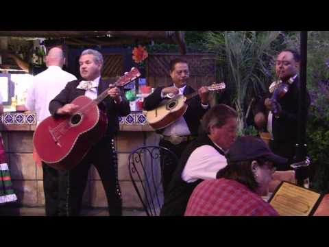 Casa de Bandini con Mariachi - Mexico en Polka.mov