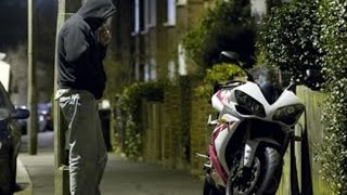 Смотреть онлайн Грабители ловко угоняют мотоциклы