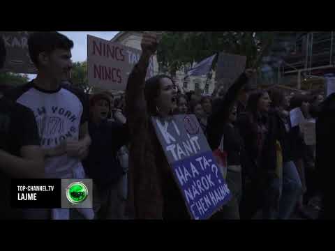 Top Channel/ “Paga poshtëruese- pa mësues, s`ka të ardhme”: Mijëra vetë, protesta në Hungari!