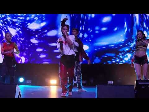 KARD in Houston song Dimelo