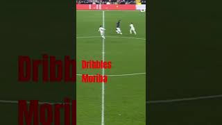 Dribbles Moriba Kourouma