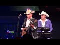 Los Charros de Lumaco  - Entre golpes y besos ( en vivo )