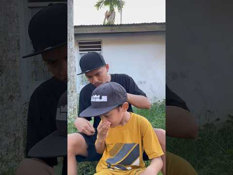 ijul-agak-tecepirit-sedikit-shorts