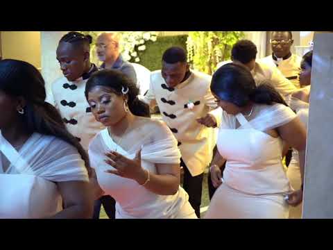 Lindo África Casamento Entrada com dançar..🎶🎶🎶💃🏾🕺🏾                               Moving in Africa