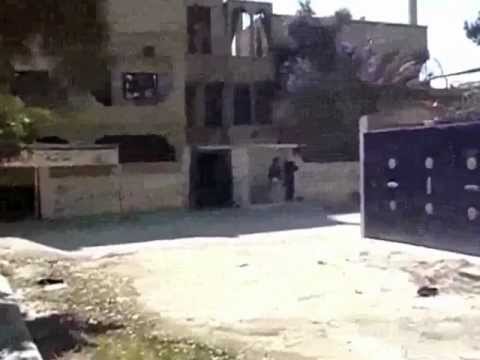 عملية لعناصر الجيش الحر في حي العمال في مدينة دير الزور تستهدف عربة وقناصين