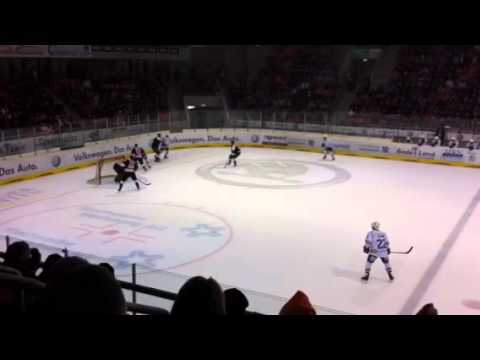 23.12.11 DEL Eishockey Grizzly Adams - EHC München in Wolfsburg