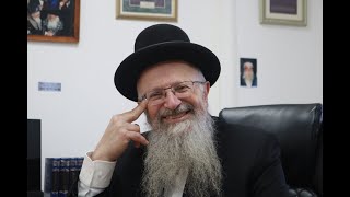 חיים כהלכה | שאלות ותשובות עם הרב שמואל אליהו בהנחיית הרב אבי ברמן | לערב יום כיפור תשפ"ו (הרב שמואל אליהו) - התמונה מוצגת ישירות מתוך אתר האינטרנט יוטיוב. זכויות היוצרים בתמונה שייכות ליוצרה. קישור קרדיט למקור התוכן נמצא בתוך דף הסרטון