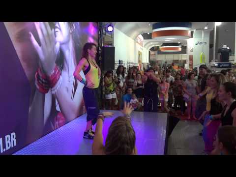 Brasilia Capital Fitness 2012 aula de Zumba fitness.03