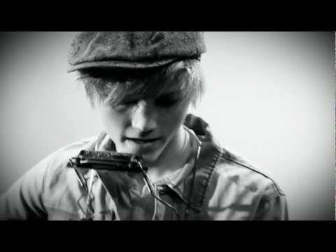 Ulrik Munther -  Soldiers (Broken Guitar String Version)