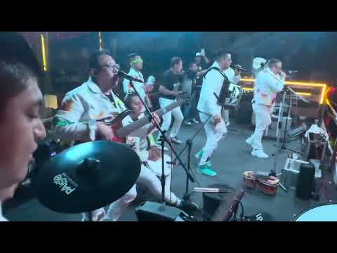 Homenaje para ángel Pedraza 🙏🙏kumbia berraka en bulll country Celaya!!