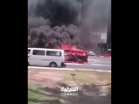 شاهد بالفيديو.. النيران تلتهم سيارة أجرة في منطقة الحارثية وسط بغداد