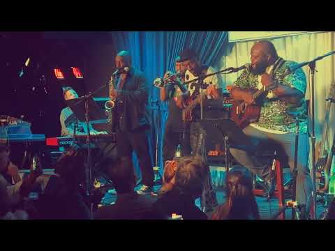 The Marcus Miller quintet and Leon Timbo plays “Never Too Much” @BlueNote