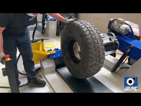 Hutchinson Tire Application | S551XL MP6 Heavy Duty Tire Changer for Military Wheels