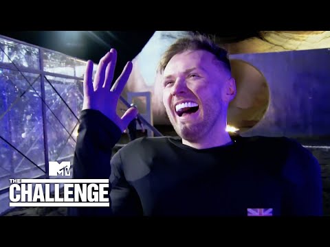 Kyle Breaks His Finger During Hall Brawl Against Fessy 😱The Challenge: Double Agents