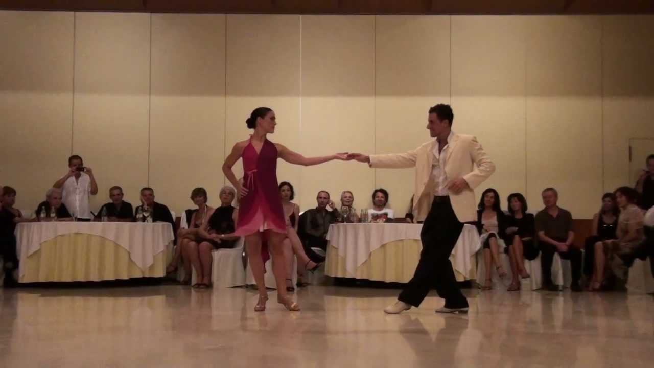 Adrian Luppi y Paula Villarroel - "Mariza-O Gente Da Minha Terra"