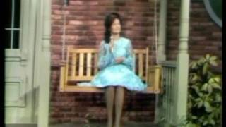 Loretta Lynn - I Won't Forget You
