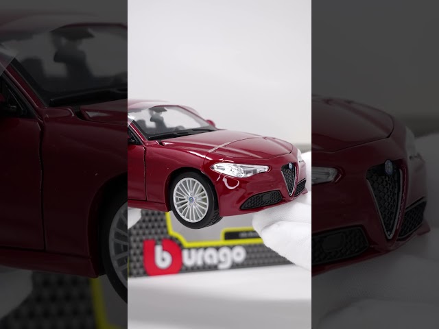 Vídeo relacionado con Bburago - Coche en Miniatura de colección, 11049R/W, Alfa Red White