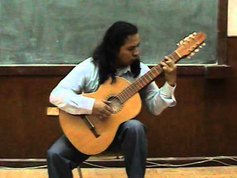 Niña Camba Guitarra muyu-muyu (Rogelio Gómez)