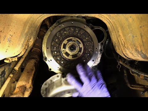 84 Nissan 720 4x4 clutch install and trans removal