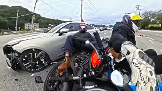 BIKERS RAMMED HARD BY A CRAZY DRIVER - MOTORCYCLE CRASHES