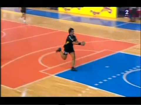 Rukomet 07.11.2010, C. Zvezda - Partizan (Butulija + pirueta).flv