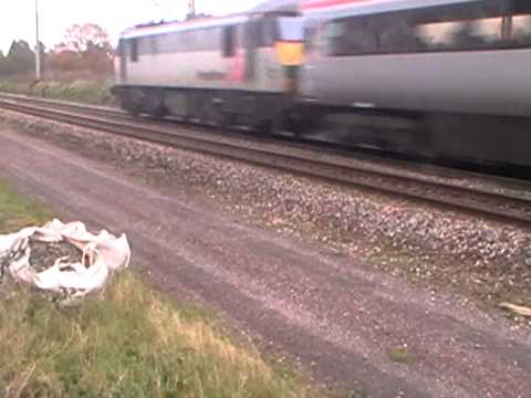 Freightliner 90048 propelling the pretendolino south at balshaw lane junction 18th November 2011
