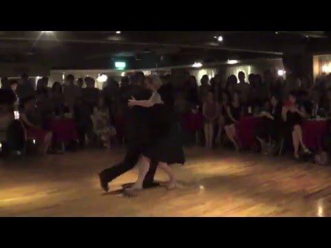  Carlos BoerI  and  Alison Murray  are  dancing  to  "  Mi Dolor  "  by  Juan D'Arienzo  at  Taipei Tango Festival  in  2014