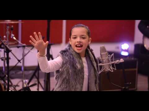 El Dios de lo extraordinario  Cover Valentina Hanzecovic