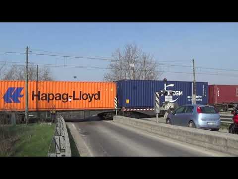 Passaggio a livello con semibarriere di Strada Casalcermelli - Alessandria / Level Crossing