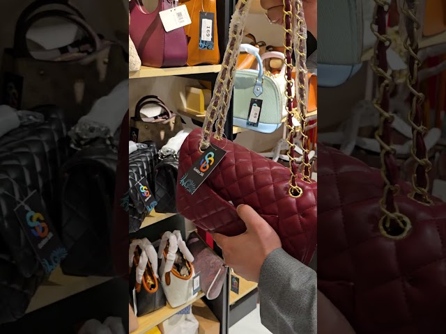 شانيل كلاسك كحلي مقاس _ 25cm لوقو ذهبي