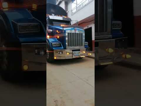 tractomula, Buses, camiones, kenworth t800 en campamento Antioquia