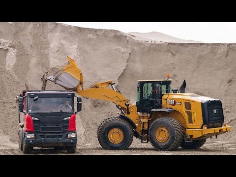 Caterpillar 980c wheel loader to load Sany truck trailer