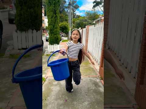 SE ROBARON EL AGUA 💦 😳😱cute 🍇🍒🍏#divertido #comedia #familiaibañez #shorts