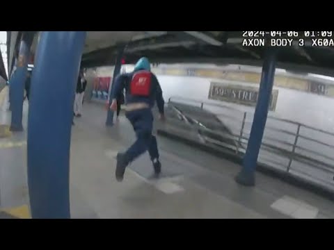 Cop Chases Down Alleged Purse Thief at NYC Subway Station