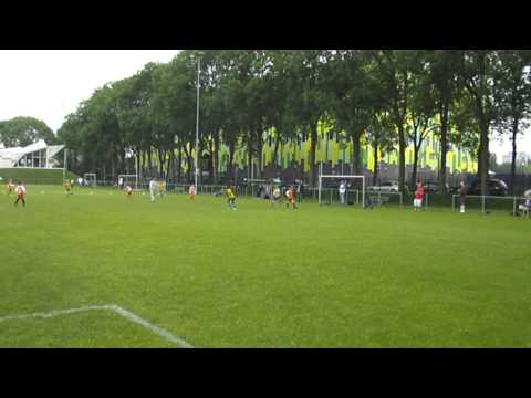 De keeper van RKAVIC staat zijn mannetje!