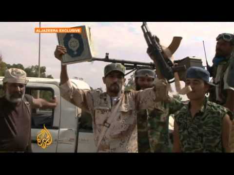NTC fighters 'seal off' Gaddafi's hometown