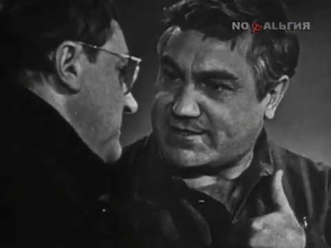 Павел Луспекаев (в роли Гайдара) и Владислав Стржельчик в телеспектакле "27-й, неполный" (1970)