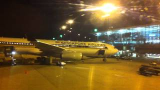 preview picture of video 'Malaysia Airlines A330-333 | Taxi to Gate | Brisbane International Airport (BNE)'