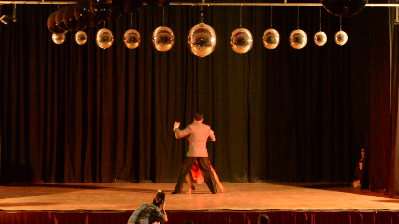 21  ENCANTO ROJO   TANGO 2   ELENADEMO Y GONZALO ANGELES