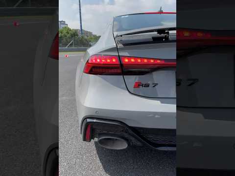 Listen to the original RS7 sound, captivating sound. #audi #audirs7 #quattro #automobile #shortvideo