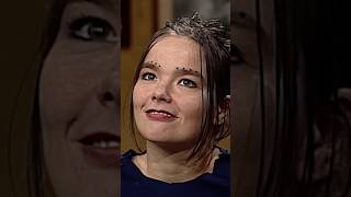 björk : bindi dots - live @ late night with conan o&#39;brien, november, 10th (10-11-1993)